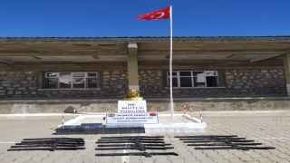 Hakkari sınır hattında 16 pompalı tüfek ele geçirildi