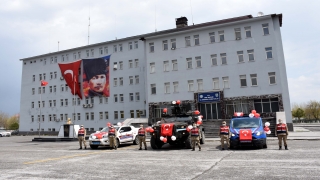 Jandarmanın zıhlı araçları çocuklar için süslendi