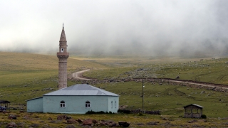 Bilbilan yaylasında sisle gelen masalsı güzellik