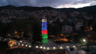 Bursa’nın tarihi Tophane Saat Kulesi Azerbaycan bayrağı renklerinde ışıklandırıldı