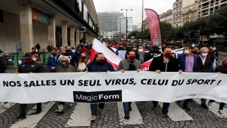 Paris’te Kovid19 nedeniyle spor salonlarının kapatılması protesto edildi