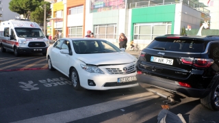 Zonguldak’ta bir cip, 2 otomobil ve sahil kenarında fotoğraf çektiren kadına çarptı