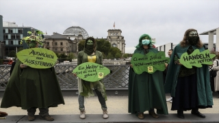 Almanya’da çevreciler ormanların korunması için protesto düzenledi