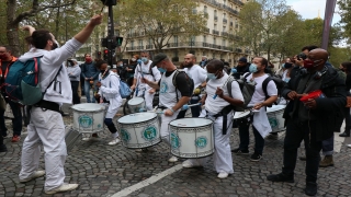 Paris’te Kovid19 gerekçesiyle kapatılan spor salonlarının açılması için gösteri