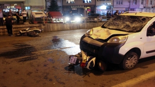 Kütahya’da hafif ticari araç iki motosiklete çarptı: 1 ölü, 2 yaralı