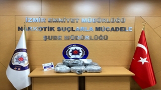 İzmir’de 12 kilo uyuşturucunun ele geçirildiği operasyonda 5 kişi yakalandı