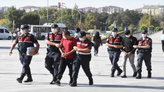 Kayseri’de villalardan hırsızlık yapan 2 zanlı tutuklandı