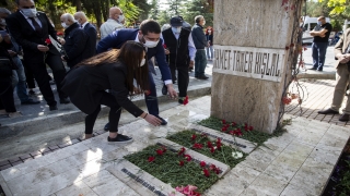 Ahmet Taner Kışlalı kabri başında anıldı