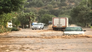 Antalya’da sağanak ve rüzgar etkili oldu