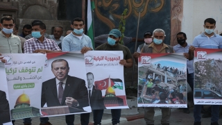 Gazzeliler, İzmir depremi dolayısıyla Türkiye’yle dayanışma gösterisi düzenledi