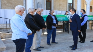 İzmir’deki depremde hayatını kaybeden anne ve kızı, Manisa’da toprağa verildi