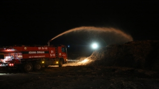 Adana’da yıldırım düşen enerji tesisindeki yangını söndürme çalışmaları devam ediyor