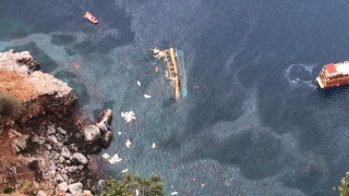 Antalya’da tur teknesi battı