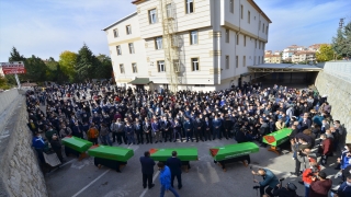 İzmir’deki depremde ölen babaanne ve 4 torunu Çorum’da toprağa verildi