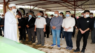 Doktor oğullarını ziyareti sırasında depremde hayatını kaybeden baba defnedildi