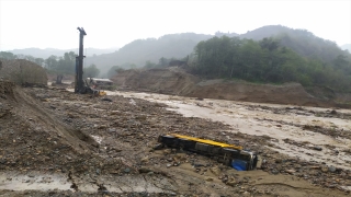 Giresun’da sağanak yol ve iş makinelerine zarar verdi