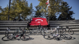 Anıtkabir’i ziyaret etmek için 500 kilometre pedal çevirdiler