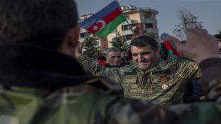 Azerbaycan’ın Terter kentinde günlerdir sığınakta kalan halk evlerine dönmenin sevincini yaşıyor