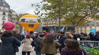 Fransa’da Kovid19 grevindeki öğretmenlerden protesto