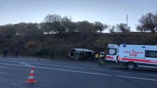 Van’da sığınmacıları taşıyan minibüs devrildi: 2 ölü, 22 yaralı