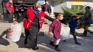 Anaokulu öğrencilerinden depremzedeleri ısıtacak yardım