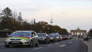 Azerbaycan’ın Dağlık Karabağ zaferi Berlin’de araç konvoyuyla kutlandı