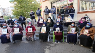 Diyarbakır annelerinin oturma eylemine iki aile daha katıldı