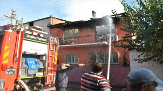 İzmir’de müstakil binada çıkan yangında 1 kişi yaralandı