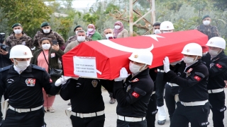 Mersin’de midibüsün devrilmesi sonucu şehit olan polis son yolculuğuna uğurlandı