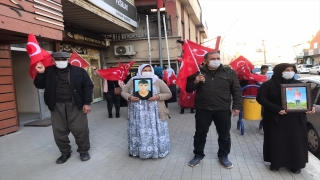 Şırnak’ta terör mağduru ailelerden HDP İl Başkanlığı binası önünde eylem