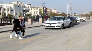 Hatay’da yaya geçitlerinde kural ihlali yapan sürücülere idari para cezası verildi