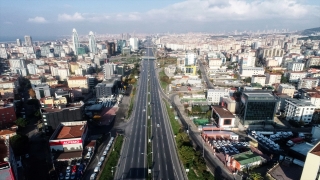 İstanbul’da kısıtlama nedeniyle sakin bir pazar günü yaşanıyor