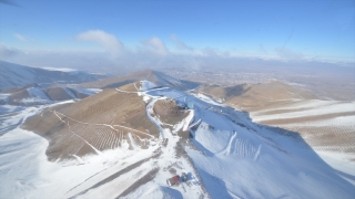 Erzurum Valisi Memiş sokağa çıkma kısıtlamasında helikopterle şehri denetledi