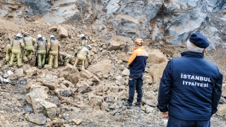 Arnavutköy’de bir taş ocağında toprak kayması nedeniyle göçük oluştu