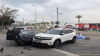 İzmir’de yoldan çıkan otomobil yayalara çarptı: 1 ölü, 1 yaralı