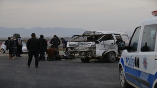 Hatay’da panelvan minibüs ile kamyonet çarpıştı: 2 yaralı