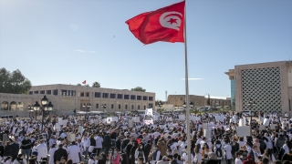 Tunus’ta sağlık çalışanları sektörde reform talebiyle meydanlara indi