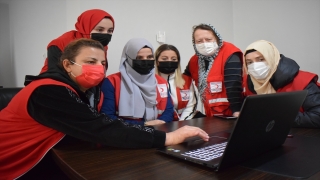 Türk Kızılay gönüllü kadınları AA’nın ”Yılın Fotoğrafları” oylamasına katıldı