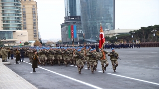 Azerbaycanlılar yarın yapılacak askeri geçit törenini sabırsızlıkla bekliyor