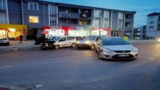 Bursa’da otomobil ile hafif ticari araç çarpıştı: 1 yaralı