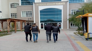 Burdur’da uyuşturucu operasyonunda 2 kişi tutuklandı