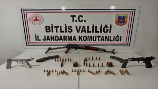 Bitlis’te bir evde yapılan aramada ruhsatsız silah ve fişek ele geçirildi