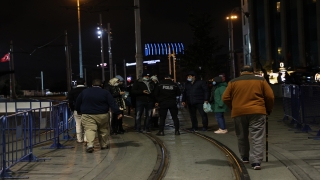 Turistler, İstiklal Caddesi’nin tadını çıkardı