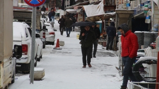 Van’da yolu kardan kapanan mahalledeki kalp hastasının yardımına ekipler yetişti