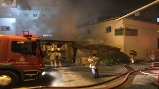 İstanbul Sancaktepe’de iş yerinde çıkan yangın söndürüldü