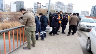 Kızılırmak’a atılan poşette bebek olabileceği ihbarı ekipleri harekete geçirdi