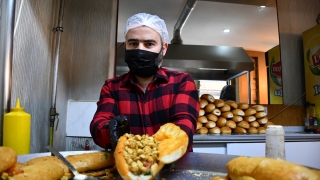 Sivaslı esnaftan mesaideki polislere ”tantuni” sürprizi