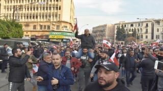 Lübnan’da ekonomik kriz ve işsizlik nedeniyle gösteri düzenlendi