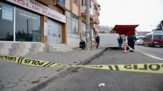 Eskişehir’de baba oğul kavgada bıçakla yaralandı