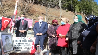 Bakan Zehra Zümrüt Selçuk, şehit Eren Bülbül’ün kabrini ziyaret etti